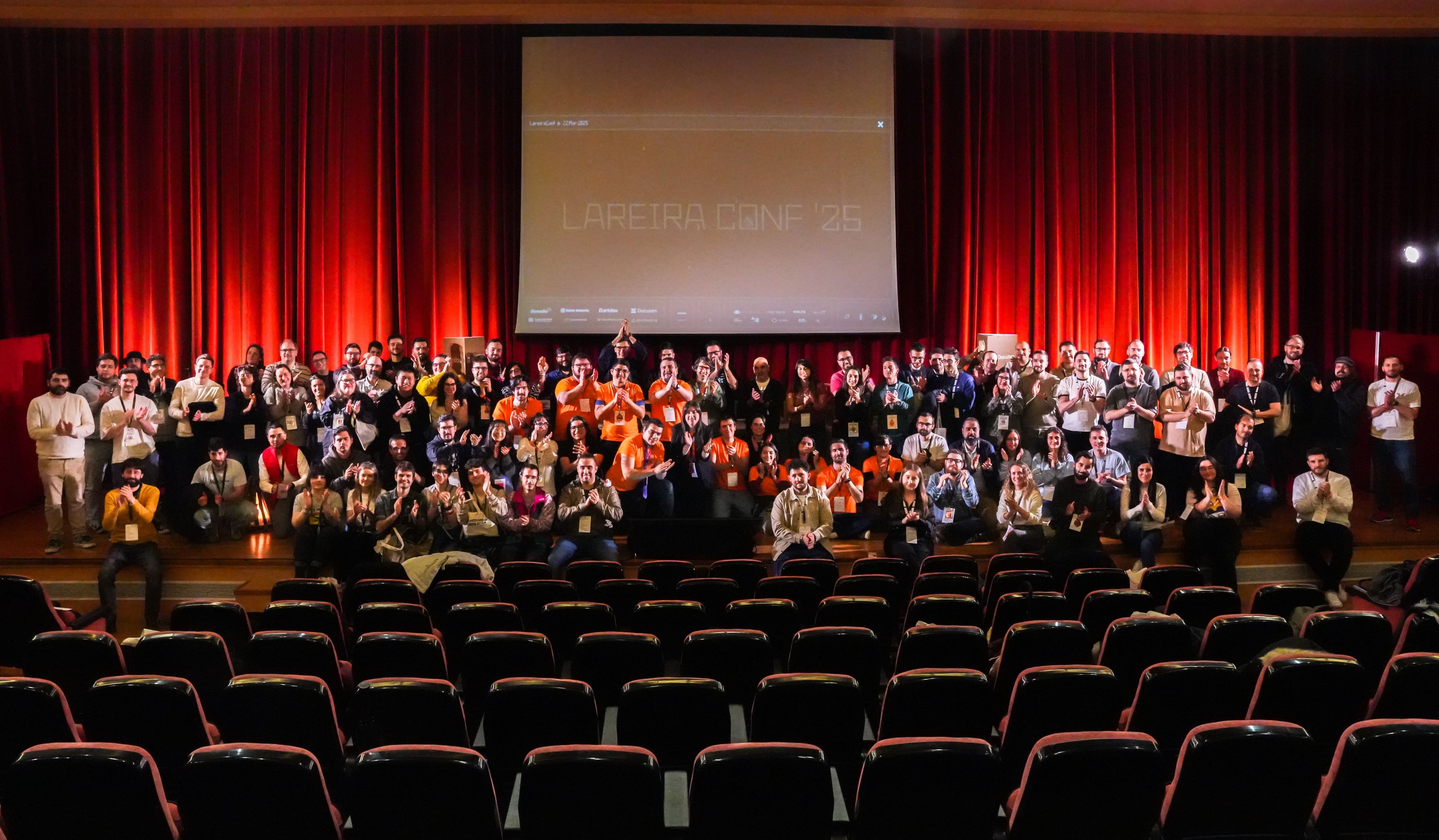 LaReira Conf - Panel de expertos discutiendo tecnolog铆as emergentes