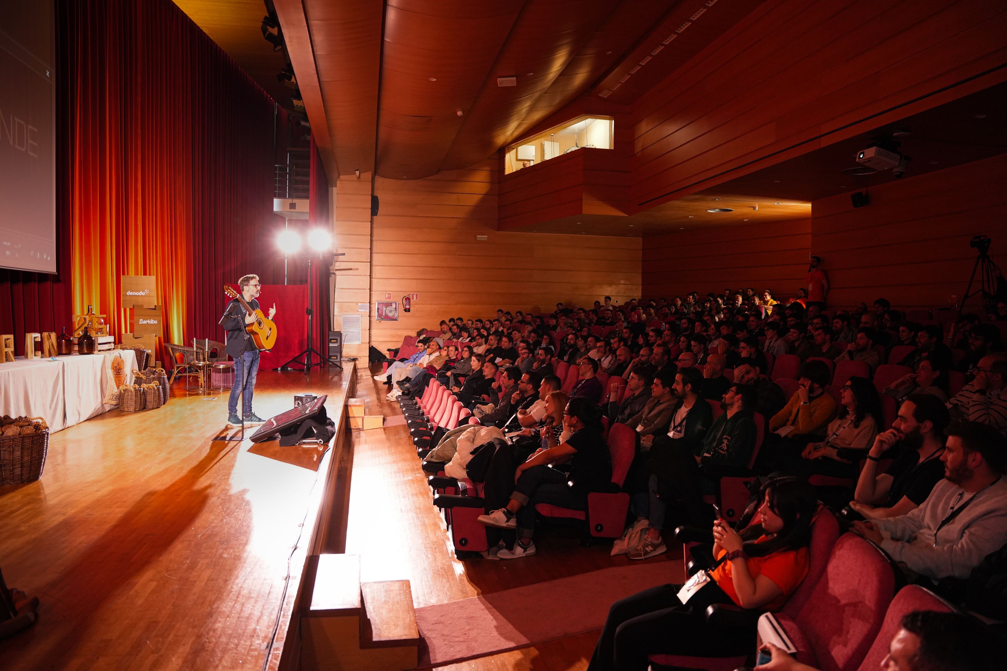 LaReira Conf - Charla magistral sobre arquitectura de sistemas